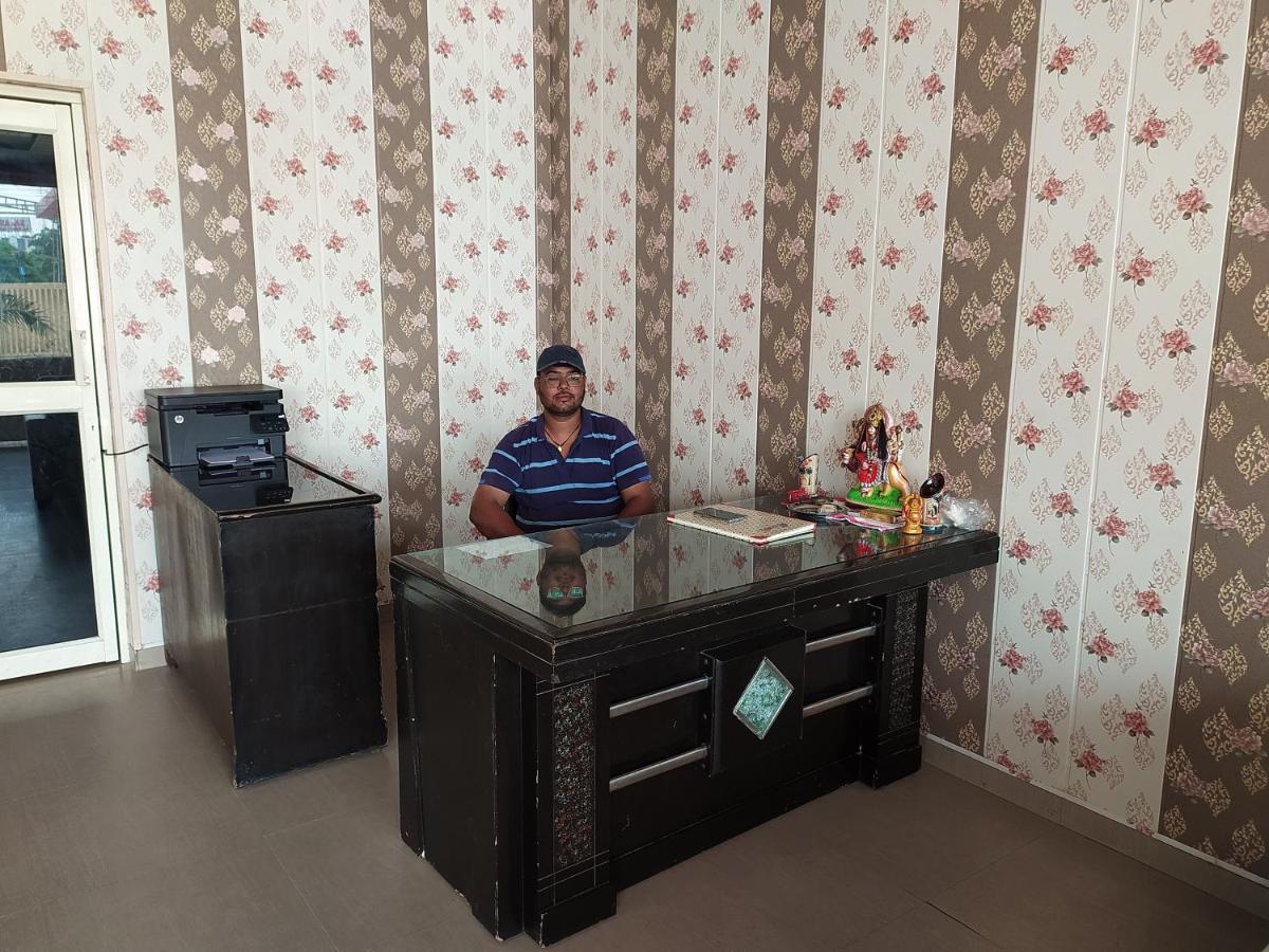 Oyo 82476 Royal Garden Ghaziabad Luaran gambar