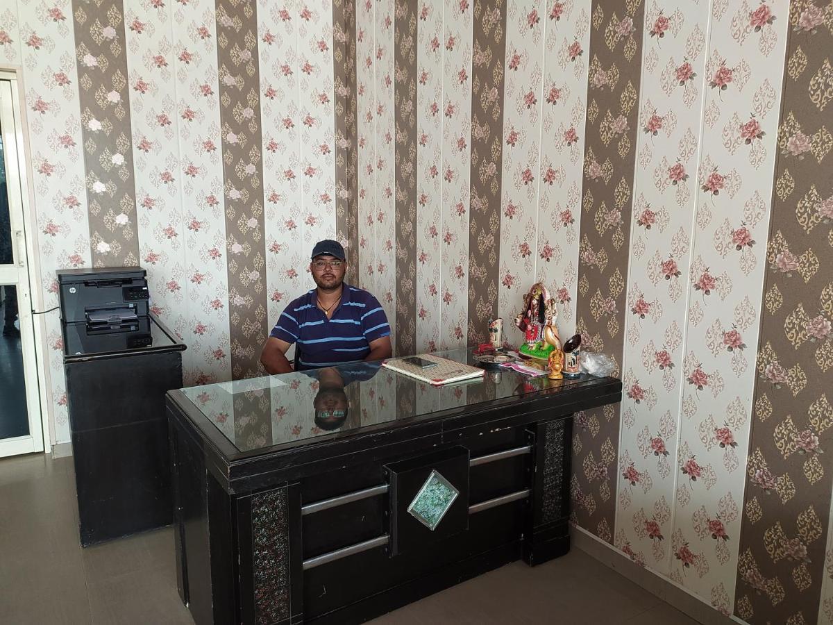 Oyo 82476 Royal Garden Ghaziabad Luaran gambar